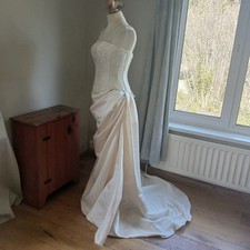 Wedding Dress, Designer Benjamin Roberts. Separate Corset Top. Cream Size 12