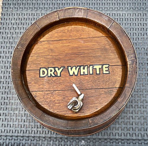 Dry white wooden wine - white,