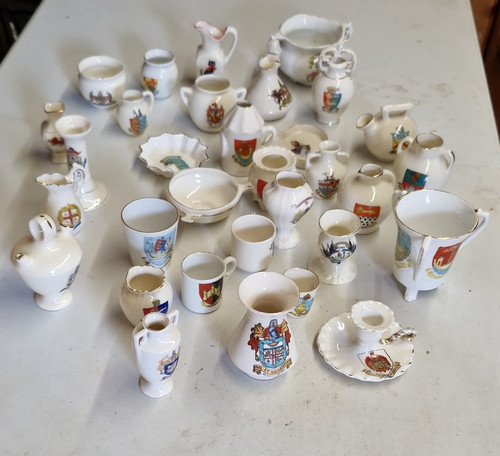Pieces ceramic souvenir - 32,