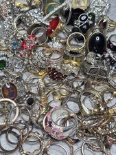 JOB LOT 100 VINTAGE MODERN COSTUME JEWELLERY RINGS BADLY WORN,MISSING STONES ETC