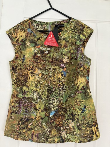 Bnwt pretty top myleen - by,