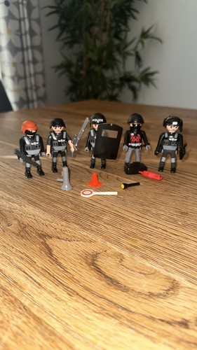 Playmobil police figures with - figures,