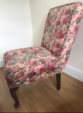 vintage wooden chair - un