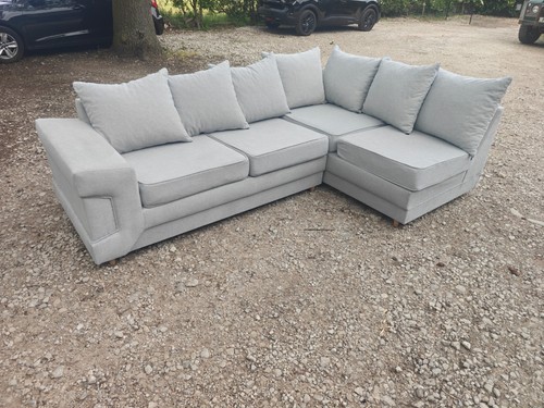 Light grey corner - corner, |