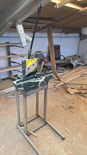Mitre cutting guillotine for - cutting,