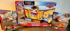 Disney Pixar COLOUR CHANGERS RACE READY Car Wash &McQUEEN &PCONREV &FRANCESCO F1