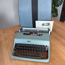 Olivetti Lettera 32 Portable Blue Typewriter in Carry Case ~ Working ~ Spain