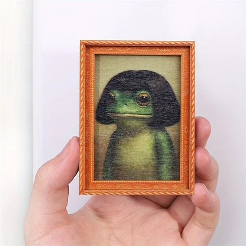 Mini wooden frog photo - frog,