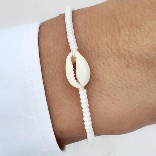 Dainty beach shell bracelet - beach,