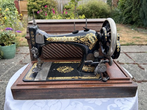 Antique singer hand - singer,