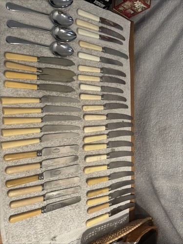 Job lot vintage cutlery - of,