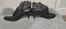 Essence Black Leather Kitten