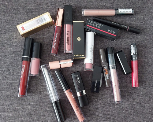 Lipsticks gloss chosen at - lipsticks/gloss,