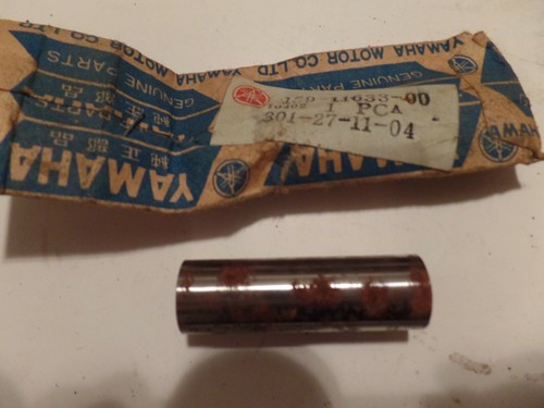 Nos yamaha piston - yamaha,