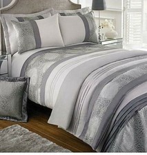 New Boutique Swirl Jacquard