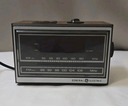 Vintage clock radio - vintage, fm