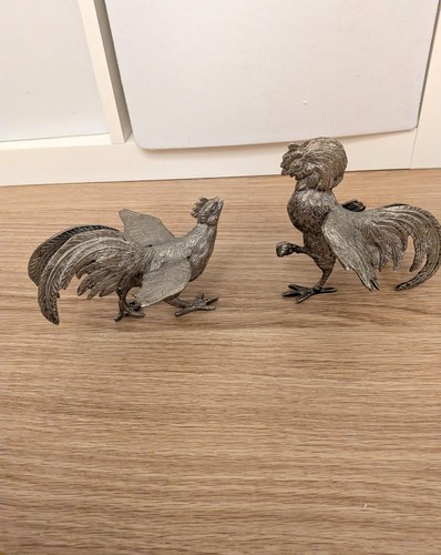 Fighting roosters cockerels - fighting,