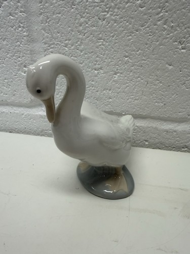 Nao lladro little - by, goose