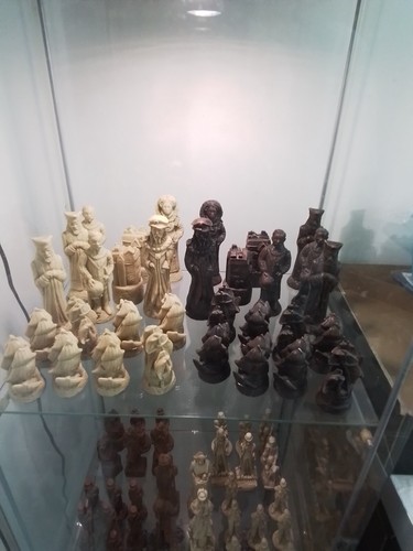 Elizabethan themed chess set - chess,
