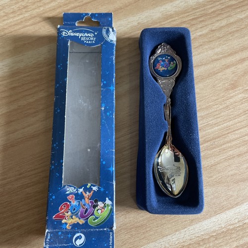 Collectible souvenir spoon - collectible,