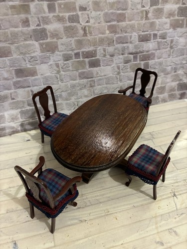 Dolls house scale - 1/12,