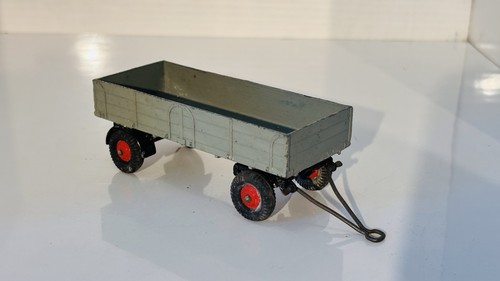 Dinky toys 551 farm trailer - #551,