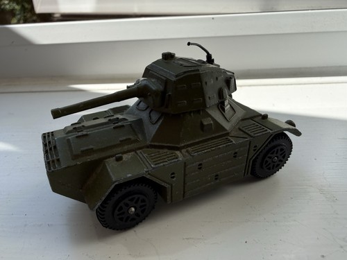 Dinky toys green armoured car - toys,