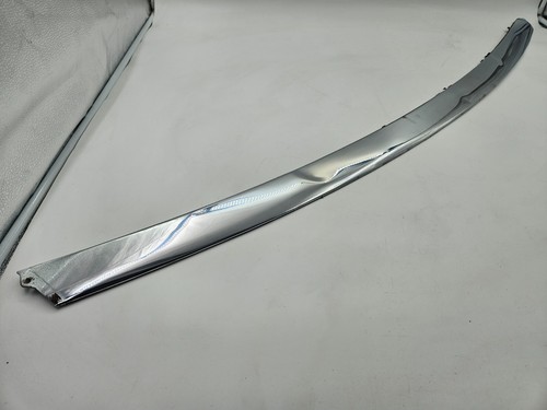 Front bumper centre chrome - front,