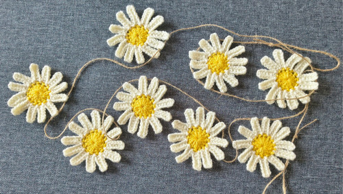 Crochet daisy flowers garland - flowers,
