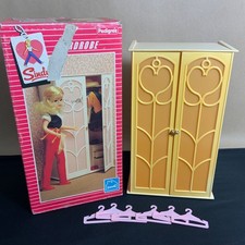Vintage Sindy Doll Wardrobe + Coat Hangers Pedigree Toys + BOX 44211