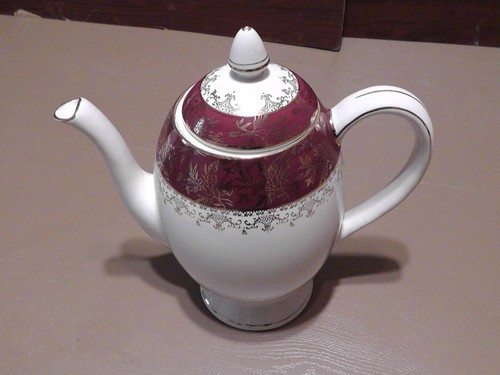 Meakin coffee pot - &,