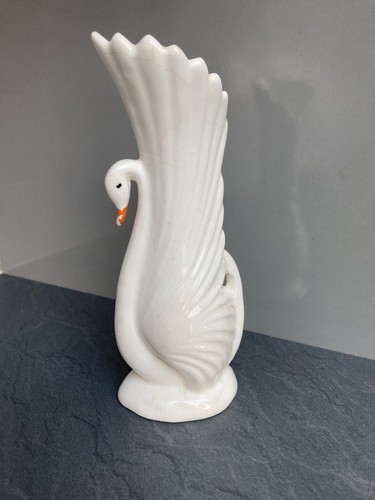 Vintage white ceramic swan - ,