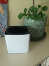 White Cube Self-Watering Indoor Plant Pot Med. Flower Table 15cm square