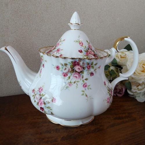 Rare royal albert cottage - rare,