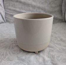 Single Indoor plant pot Two-Toned white/cream in color with tripod feet