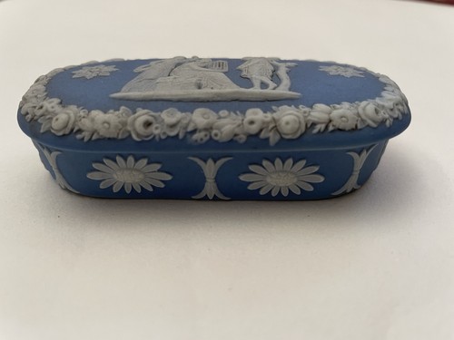 Wedgwood pale blue - ,