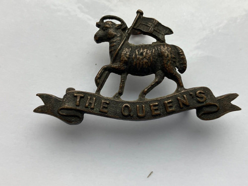 The queens cap badge - queens,