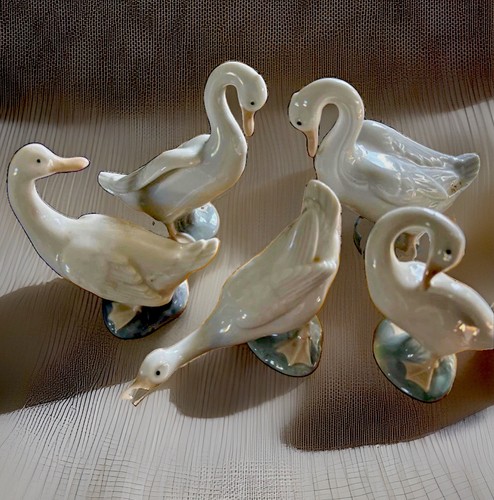 Glossy porcelain nao geese - nao,