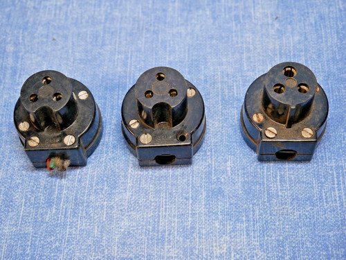 Bulgin plugs angled - -,