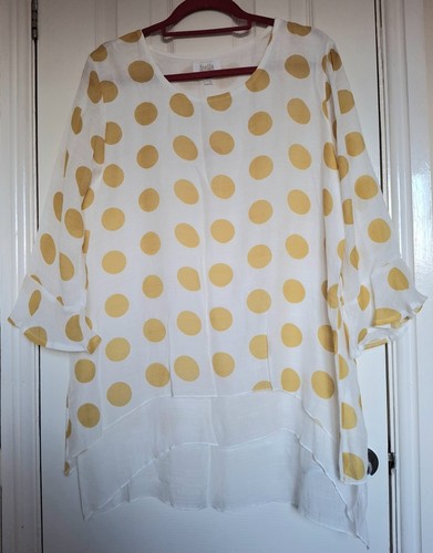 Lovely white yellow spot top - &,