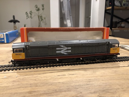 Hornby diesel locomotive - hornby,