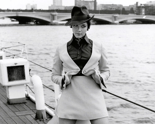 Linda thorson avengers x - thorson, 10"