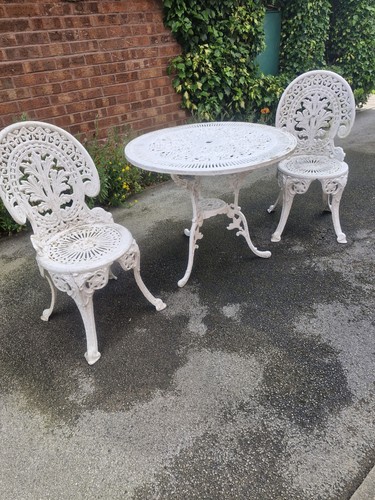 Cast alloy painted garden - painted,