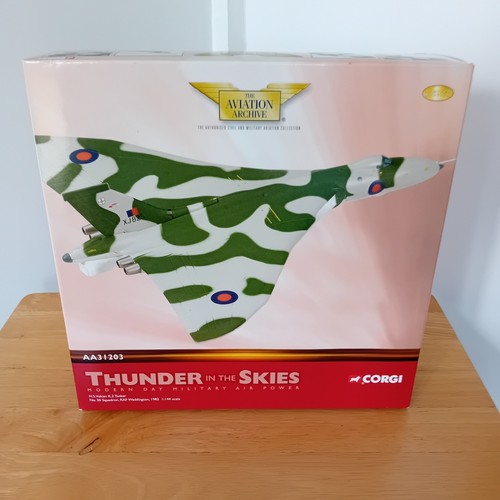 Corgi aa31203 avro vulcan - aa31203,