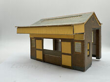 B3H58 Goods Shed Building OO Gauge Card Kit Pre-Built Building Play Worn
