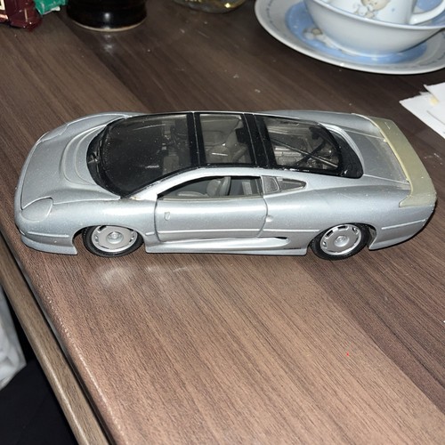 Used maisto jaguar xj220 - maisto,