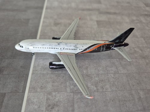 400 custom titan - 1/400, airways