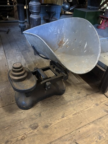 Large shop potatoes - large, scales