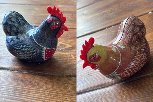 Chicken shaped tins by - 2x,