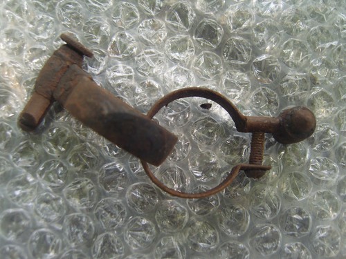 Vintage 1930s sprung pump pegs - sprung,